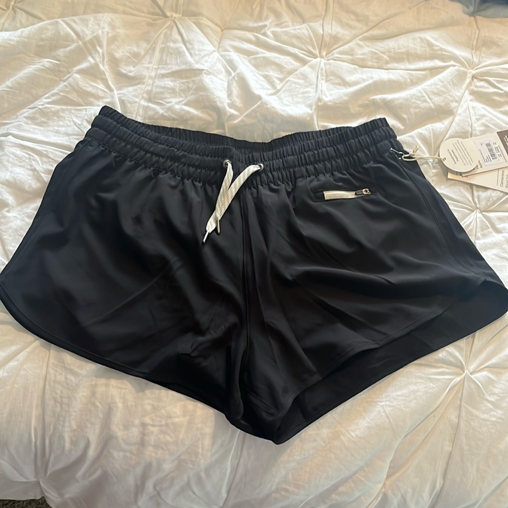 Vuori clementine short 2.0 NEVER WORN